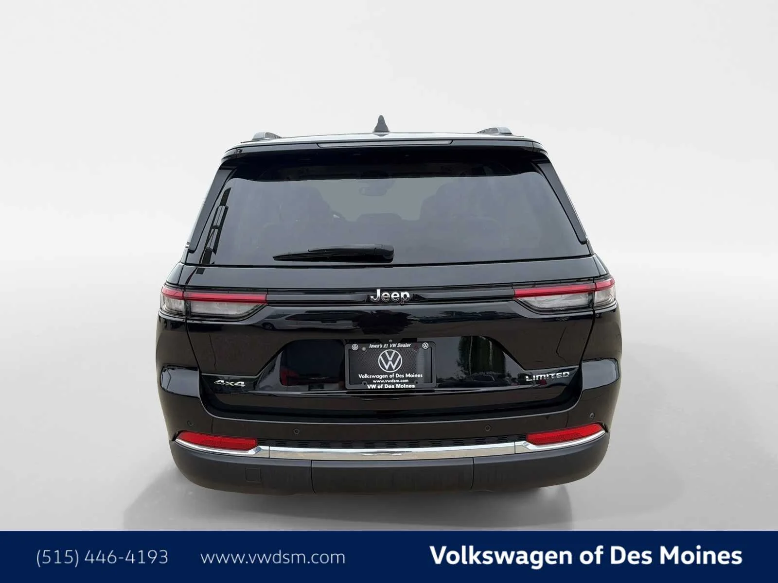 Used 2022 Diamond Black Crystal Pearlcoat Jeep Limited image 5