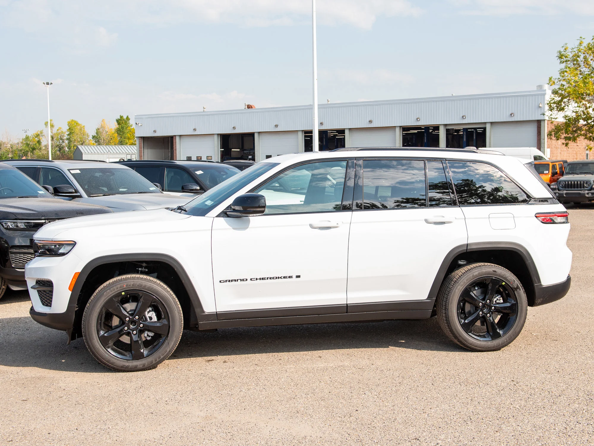 New 2025 White Jeep Altitude* Sunroof, Heated Leather, Trailer Tow Pkg image 2