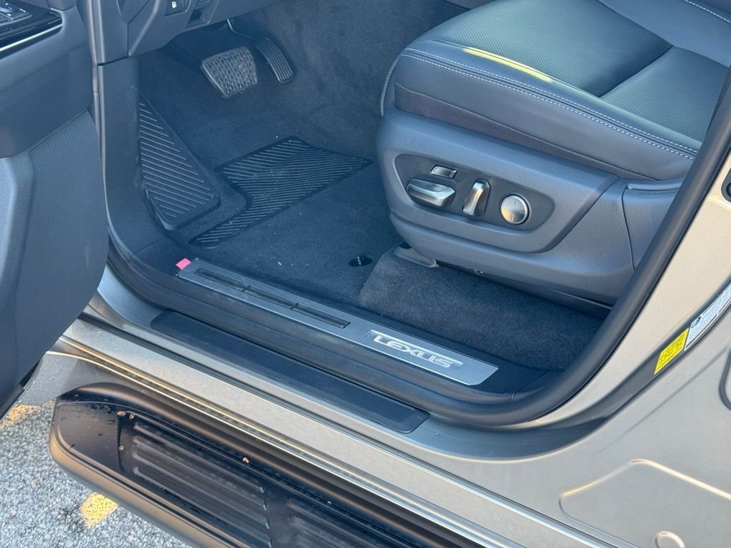 2025 Lexus LX 700h Luxury - Photo 19