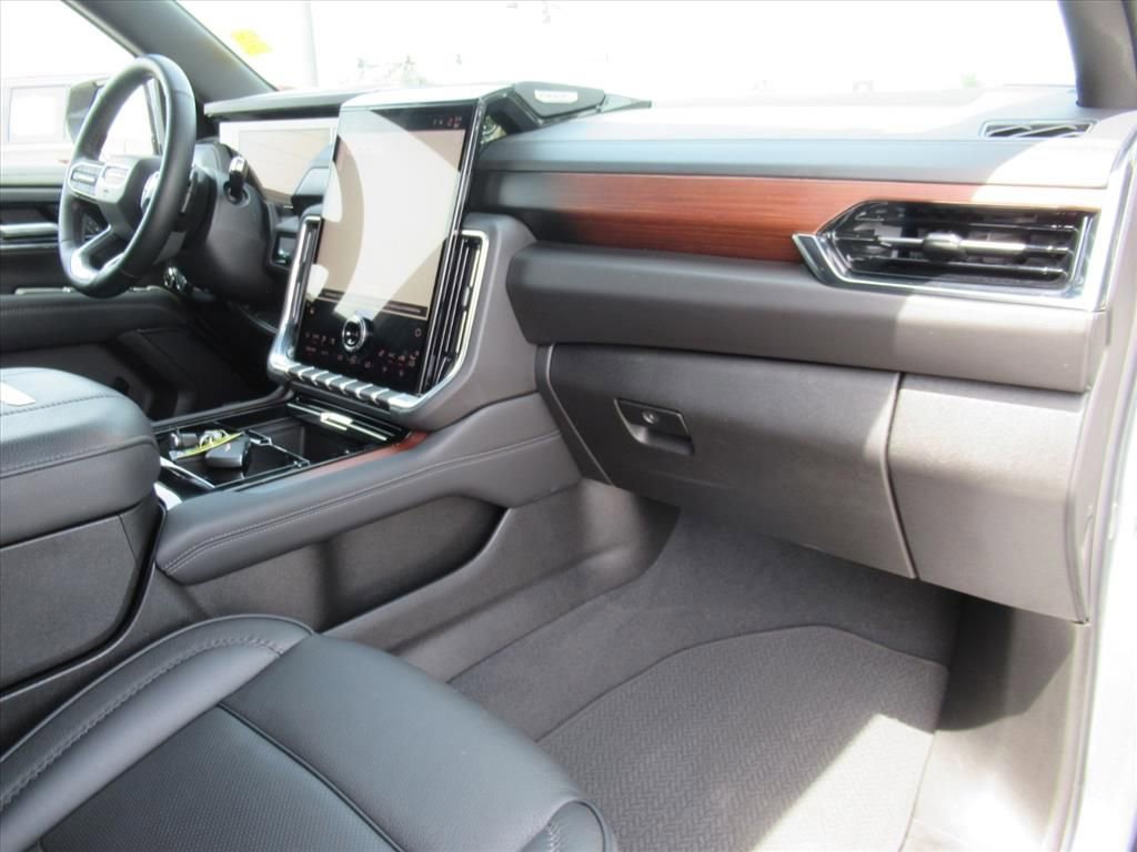 Used 2025 Sterling Metallic GMC Denali image 11