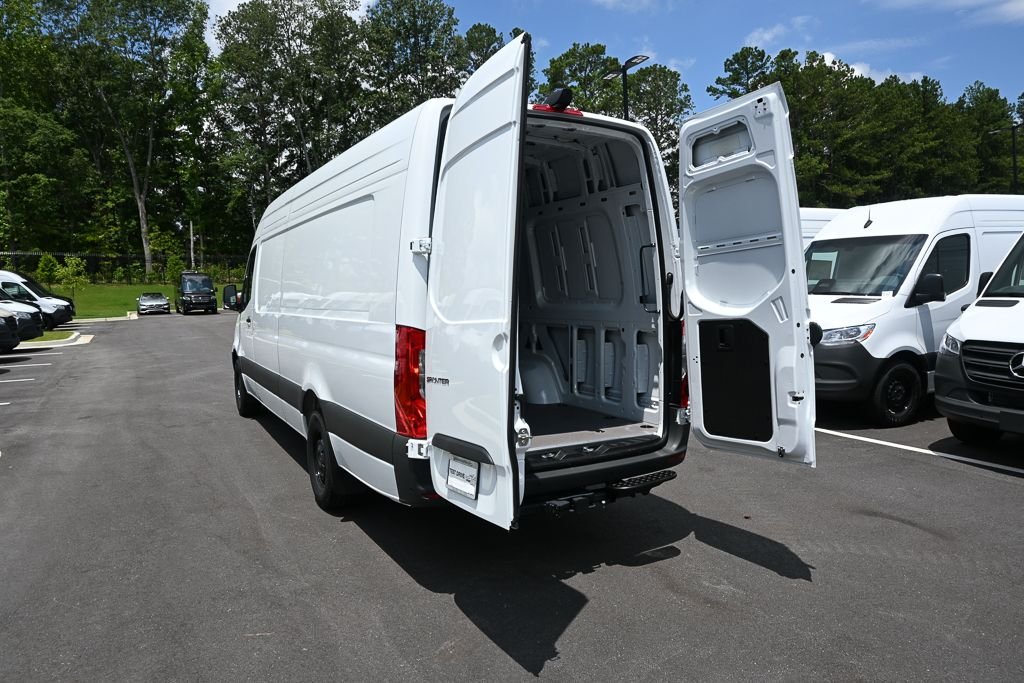 New 2026 Arctic White Mercedes-Benz Cargo 170 WB image 26