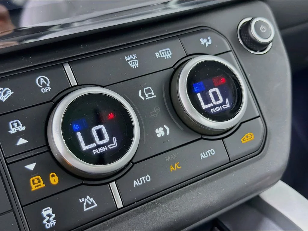 2026 Land Rover Defender X-Dynamic SE - Photo 16