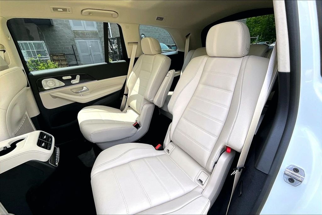 New 2026 MANUFAKTUR Moonlight White Metallic Mercedes-Benz GLS 450 image 10