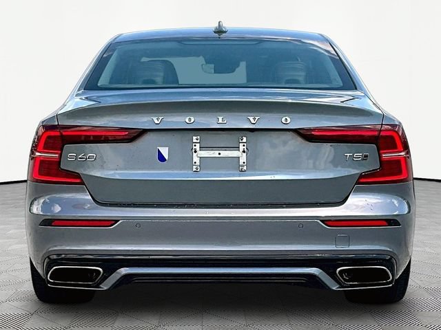 Used 2021 Gray Metallic Volvo T5 Momentum image 5