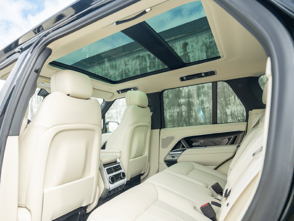 New 2026 Santorini Black Land Rover SE image 22