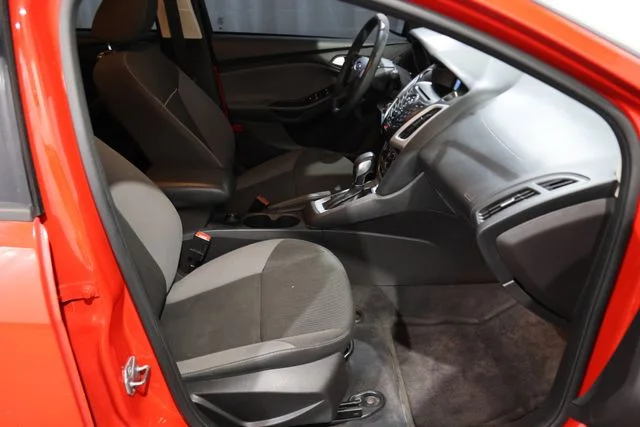 Used 2014 Race Red Ford SE image 14