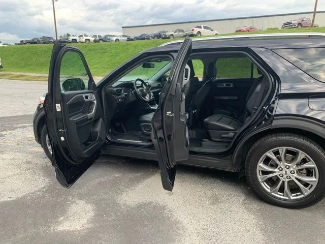 Used 2022 Black Ford Limited image 18