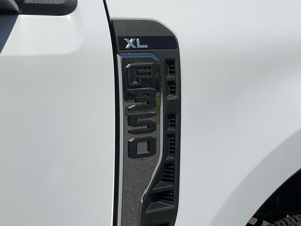 2024 Ford F-350 Super Duty Chassis Cab XL - Photo 29