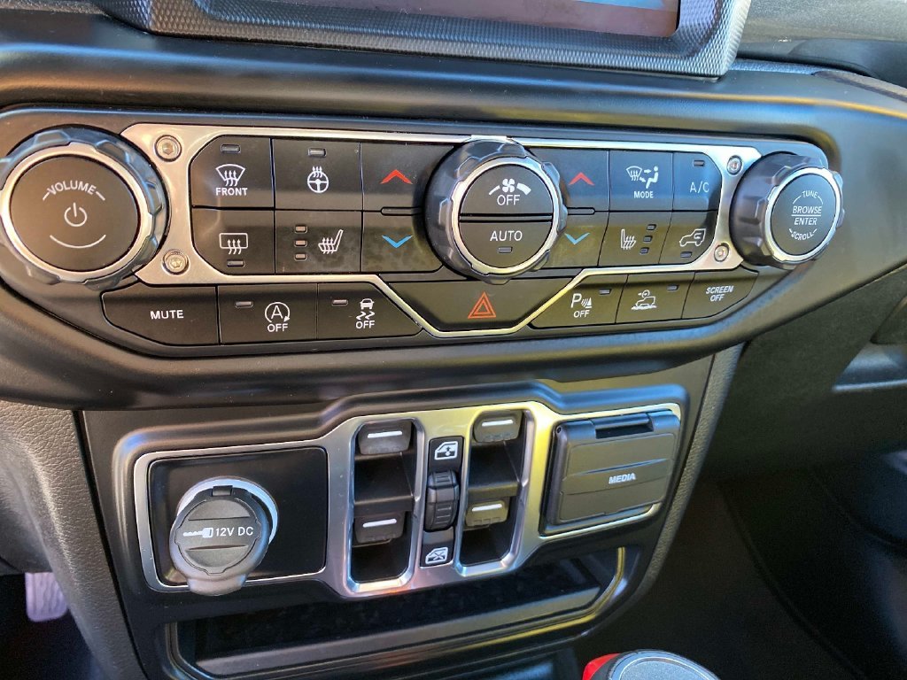 Used 2022  Jeep Unlimited Sahara Altitude image 18
