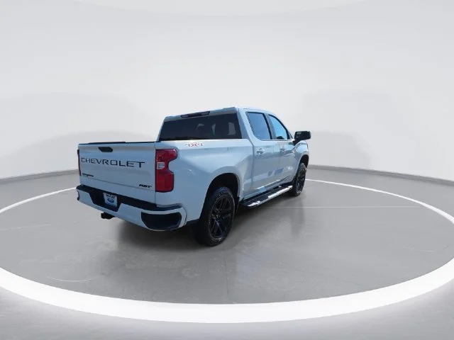 Used 2022 White Chevrolet RST image 8