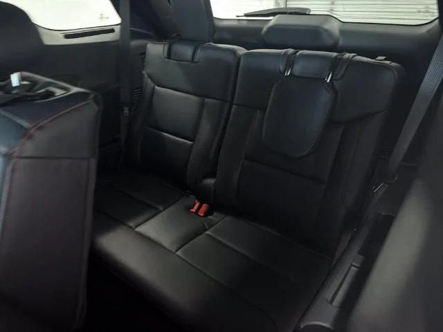 New 2027 Star White Metallic Tri-Coat Ford ST-Line image 33