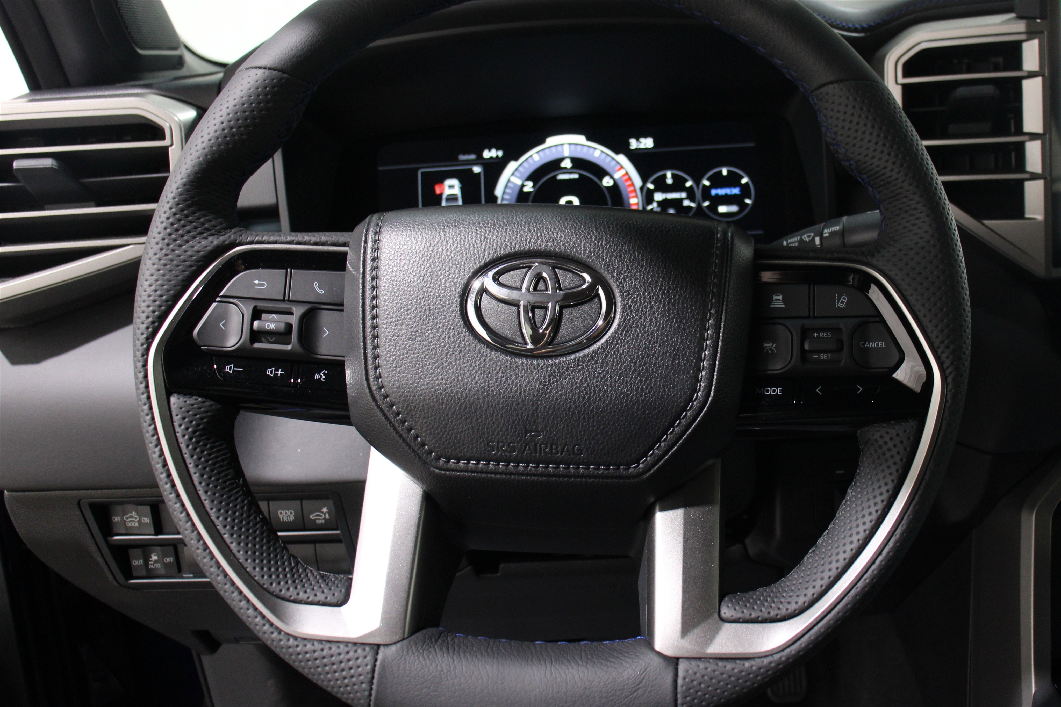 2026 Toyota Tundra Platinum - Photo 8