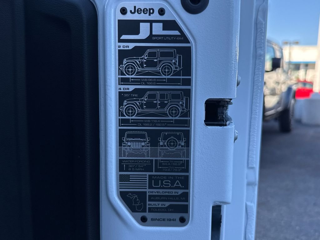 New 2026 Bright White Clear-Coat Exterior Paint Jeep Sport S image 10
