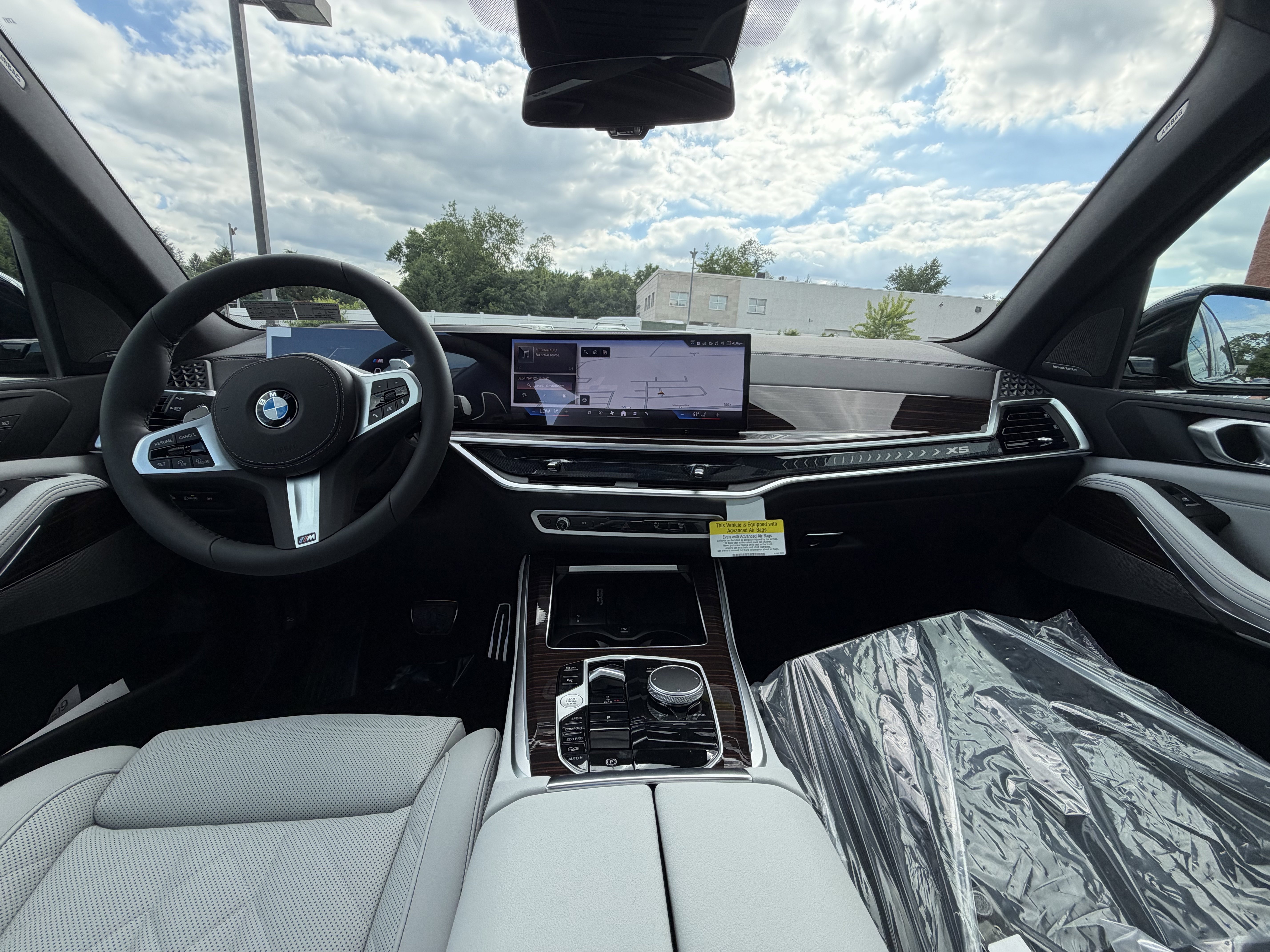 New 2026 Carbon Black Metallic BMW xDrive40i image 18