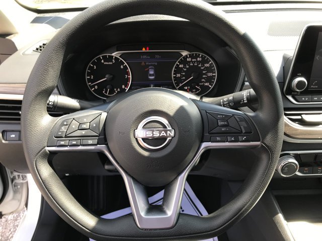 Used 2025 Glacier White Nissan SV image 13