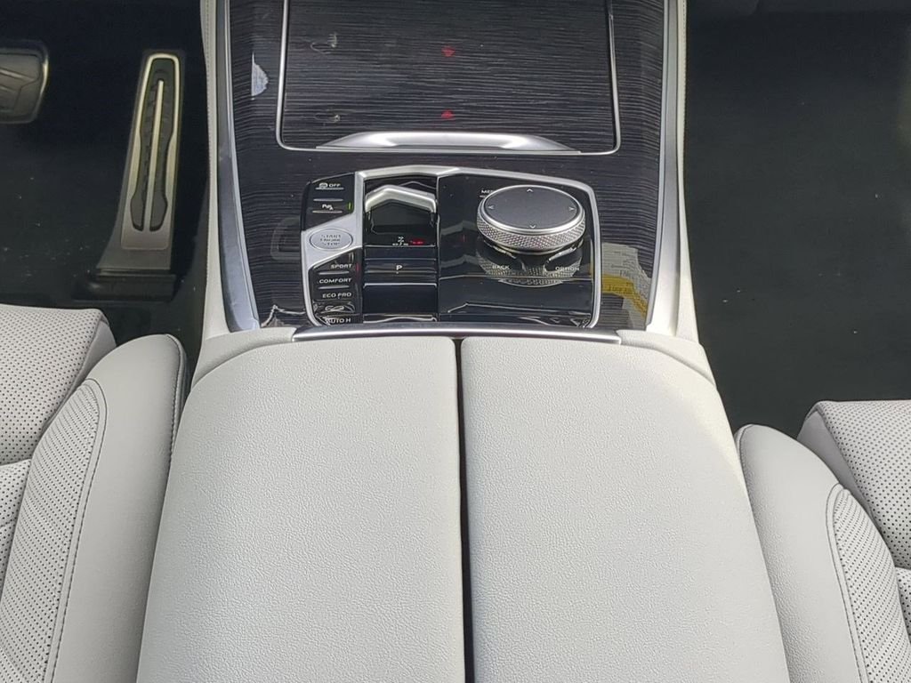 New 2026 Alpine White BMW xDrive40i image 19
