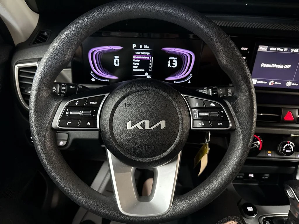 Used 2026 Snow White Pearl Kia LX image 19