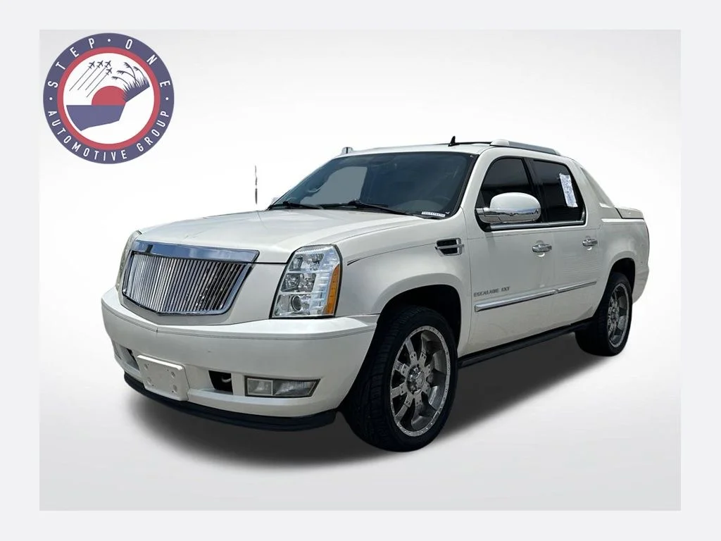 Used 2013 White Cadillac Premium image 1