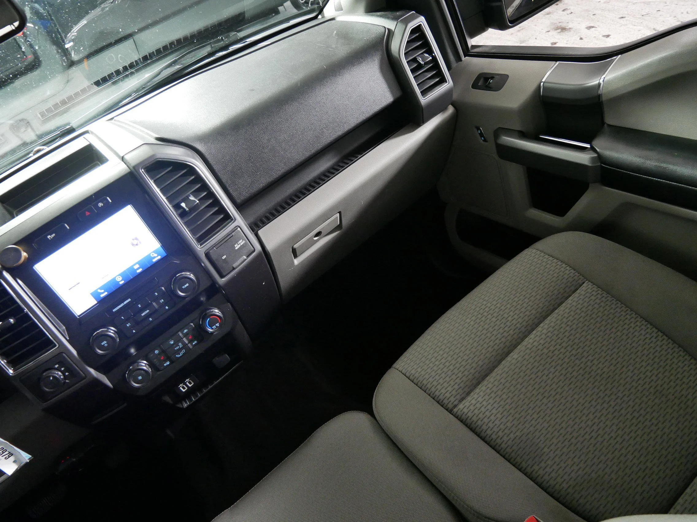 Used 2020 Agate Black Metallic Ford XLT image 11
