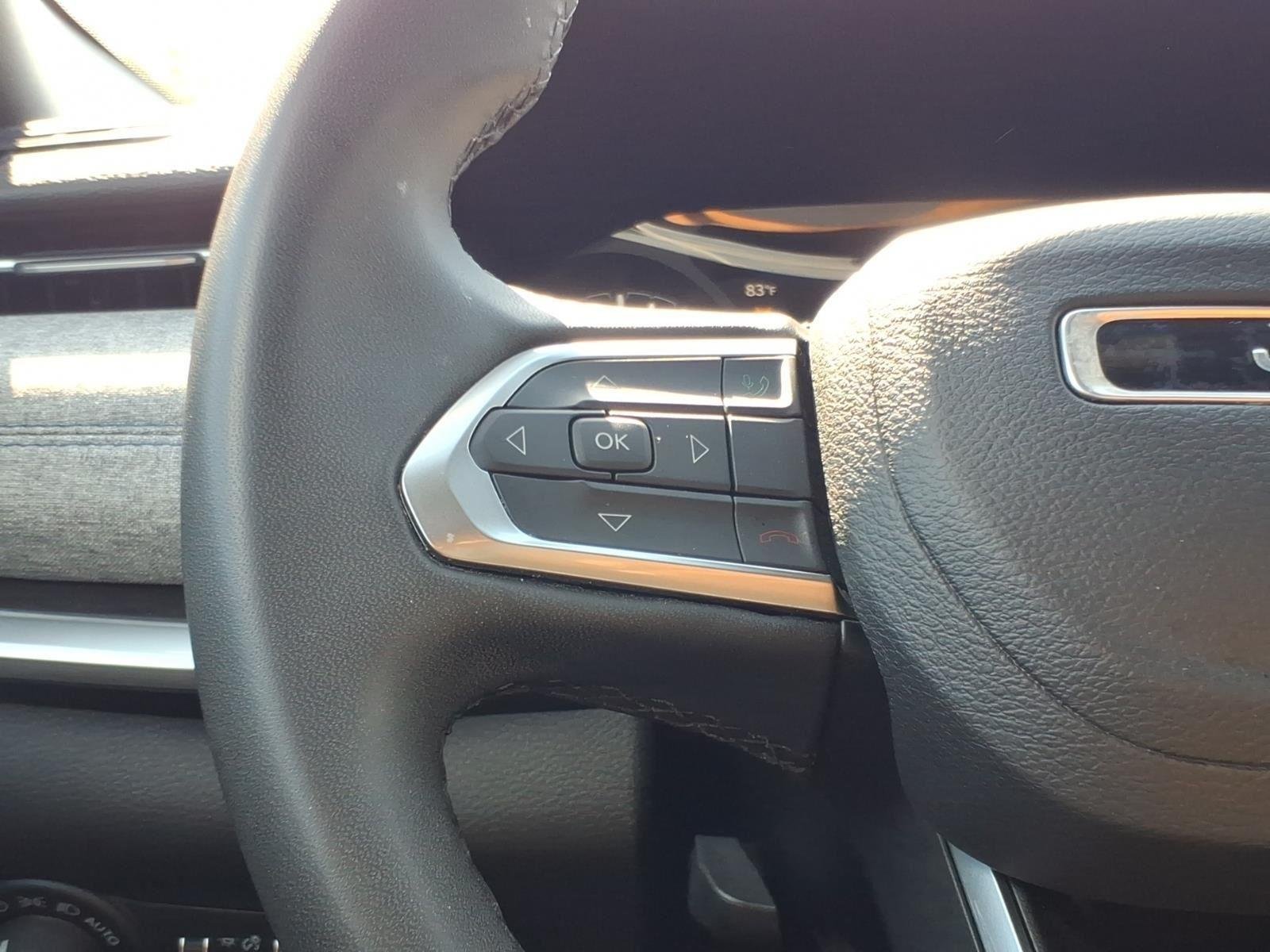 Used 2024 Bright White Clearcoat Jeep Latitude image 25