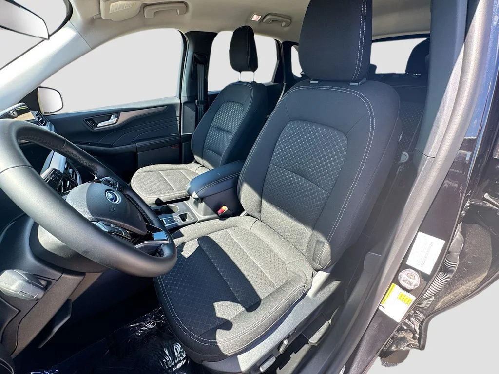Used 2025 Black Metallic Ford Active image 18