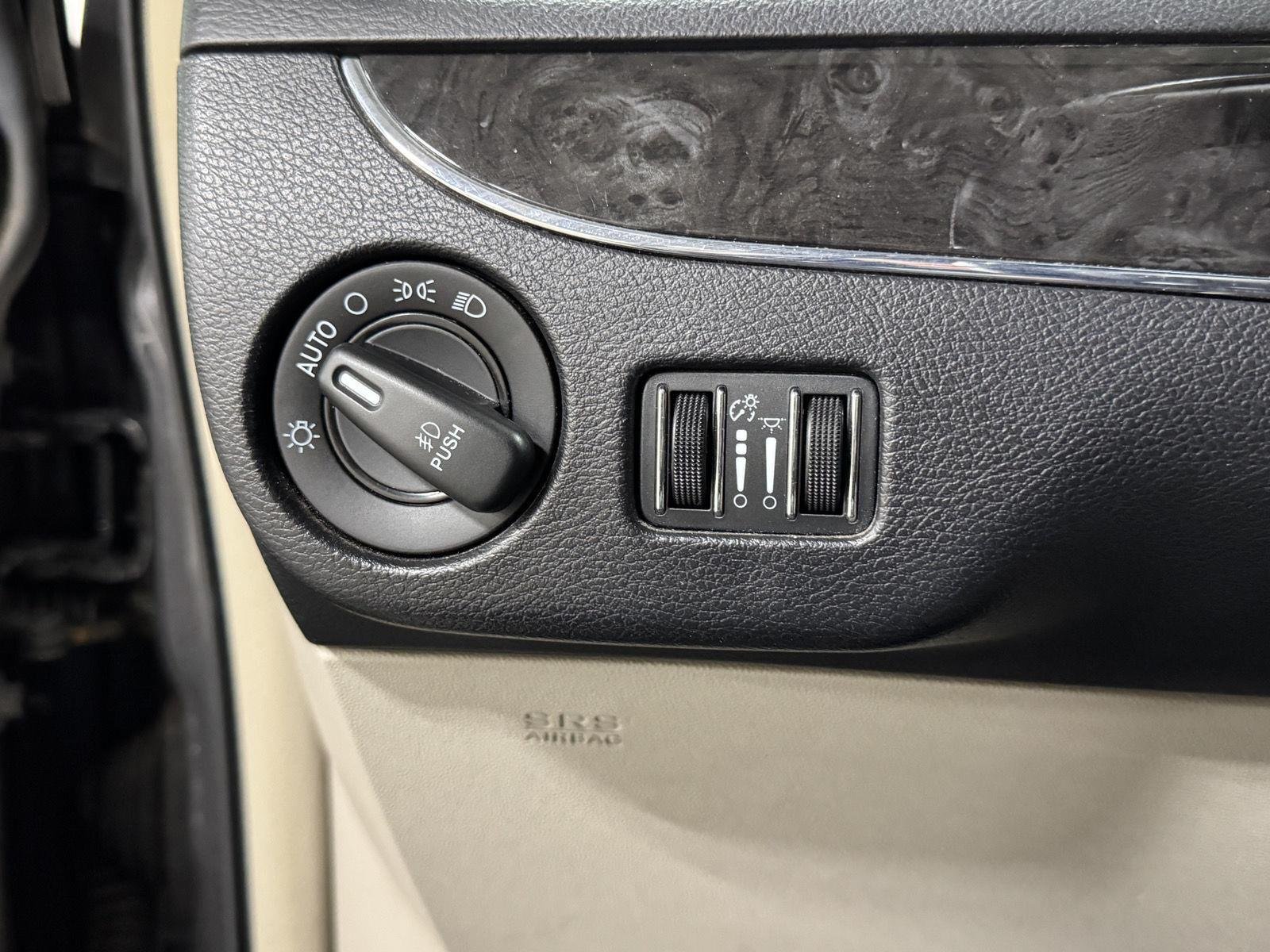 2016 Chrysler Town & Country Touring - Photo 22
