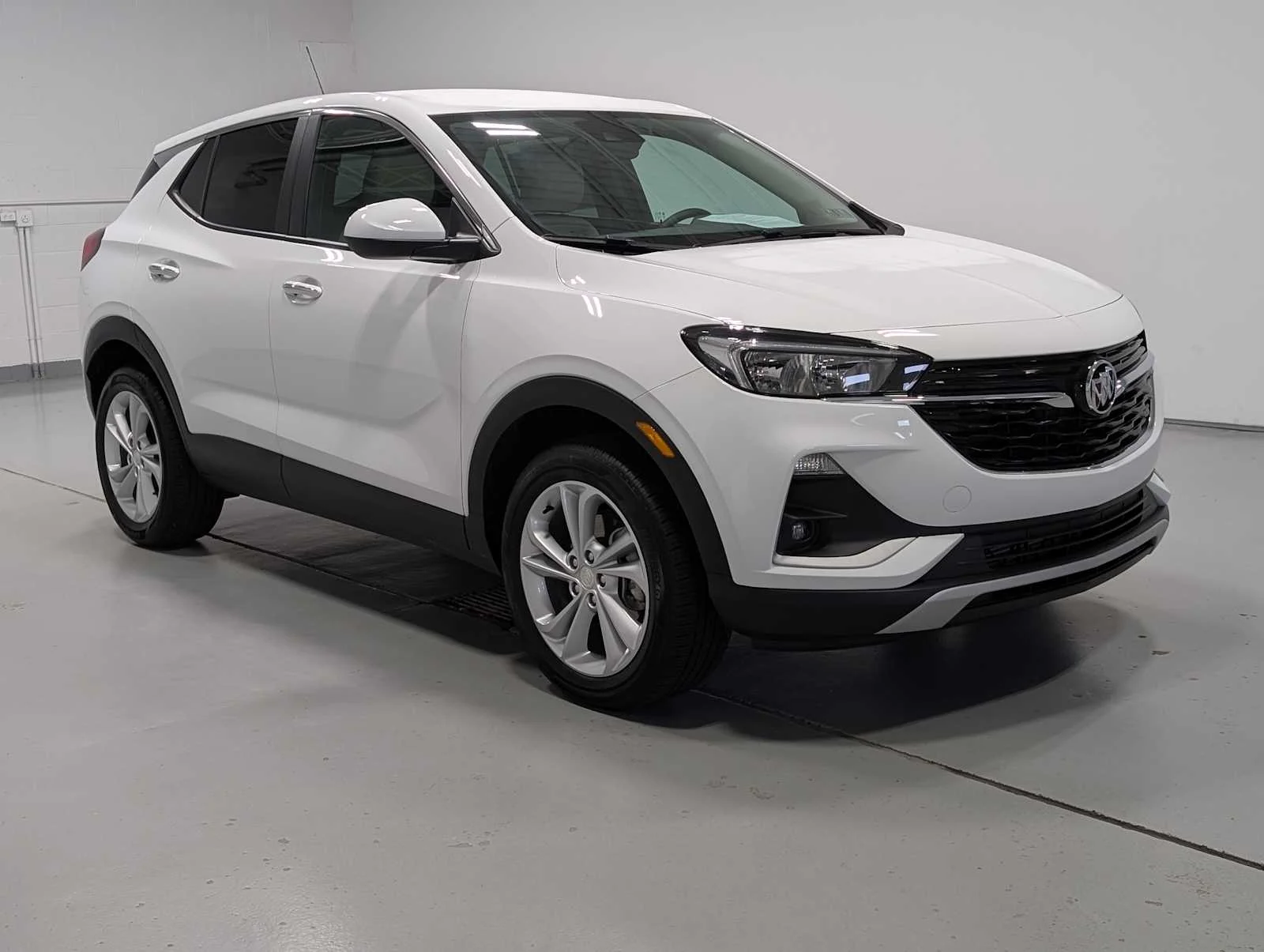 Used 2023 Summit White Buick Preferred image 6