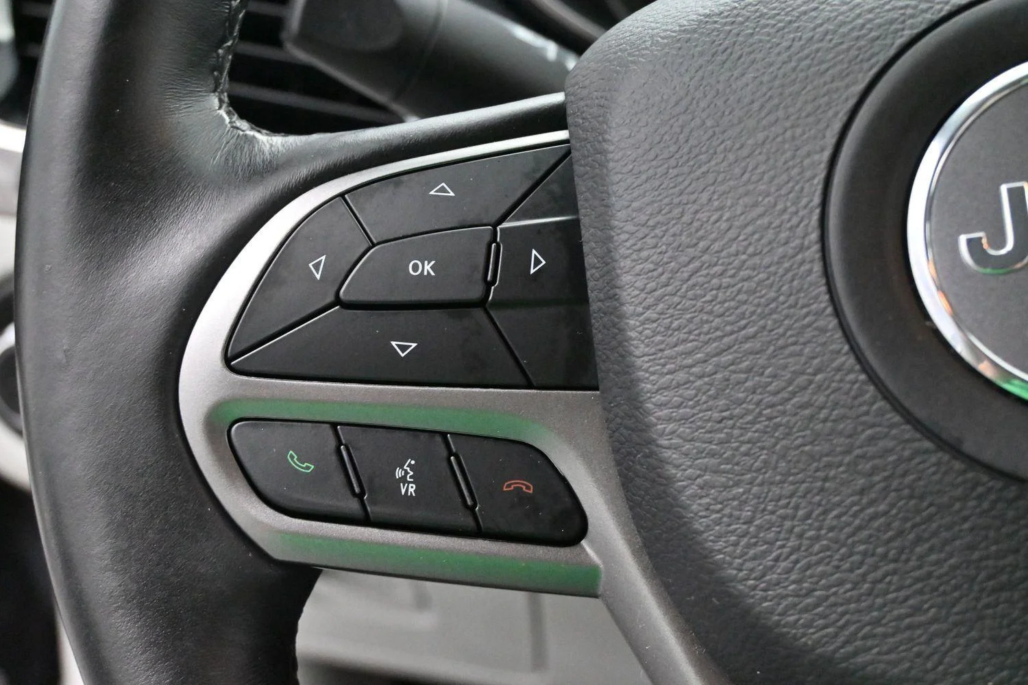 Used 2019 Bright White Clearcoat Jeep Limited image 17