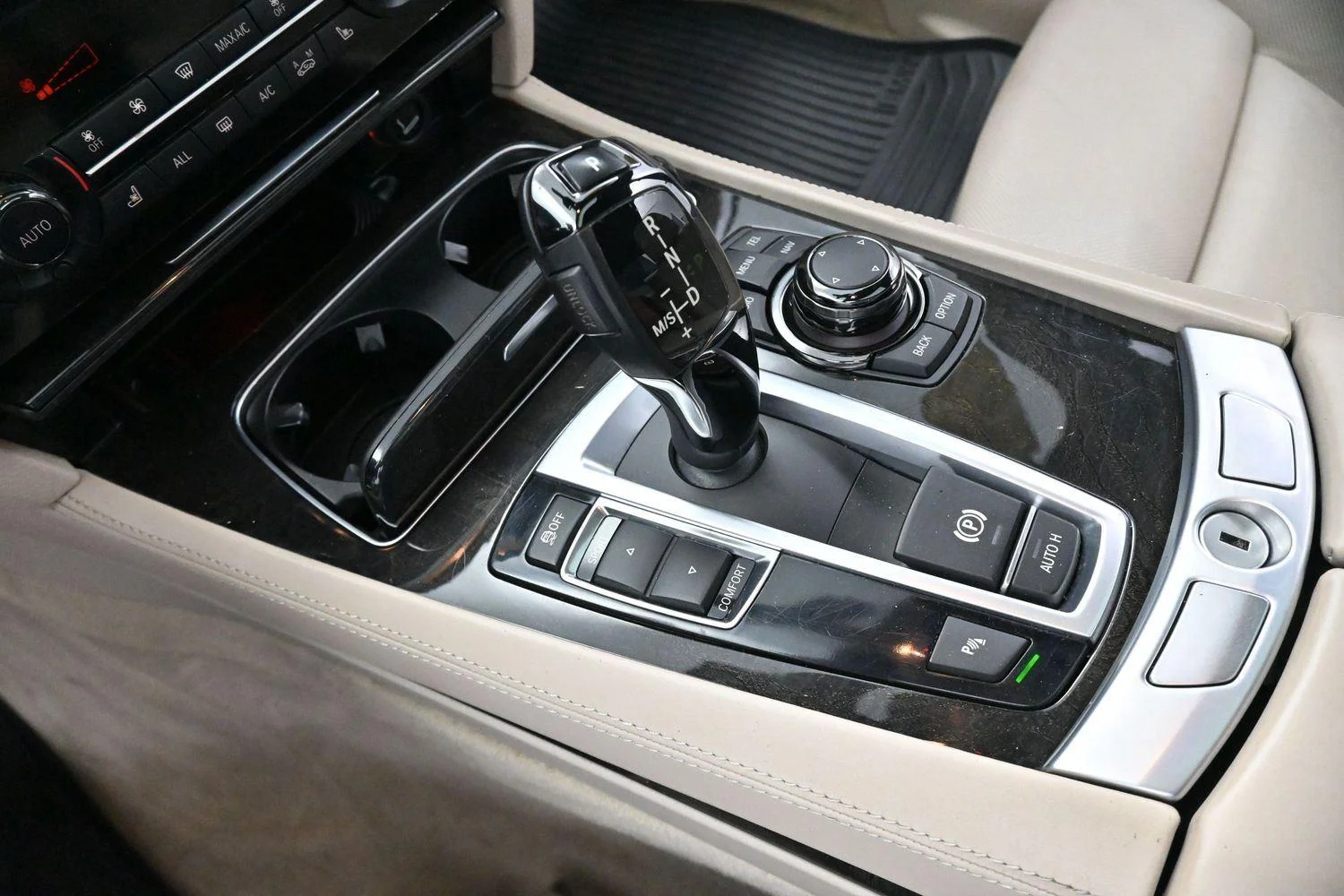 Used 2013 Dark Graphite Metallic Ii BMW 750i image 25