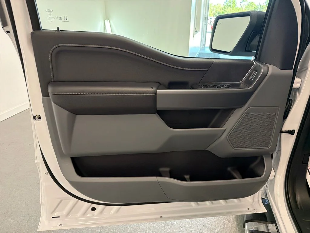 New 2026 Oxford White Ford XLT image 12
