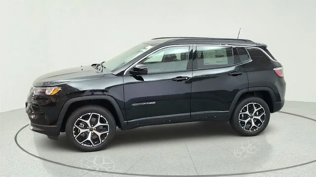New 2026 Diamond Black Crystal Pearl-Coat Exterior Paint Jeep Limited image 6