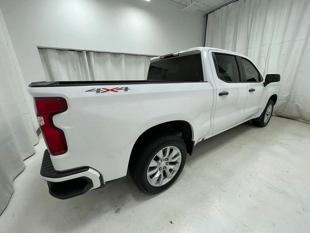 Used 2022 White Chevrolet Custom image 4