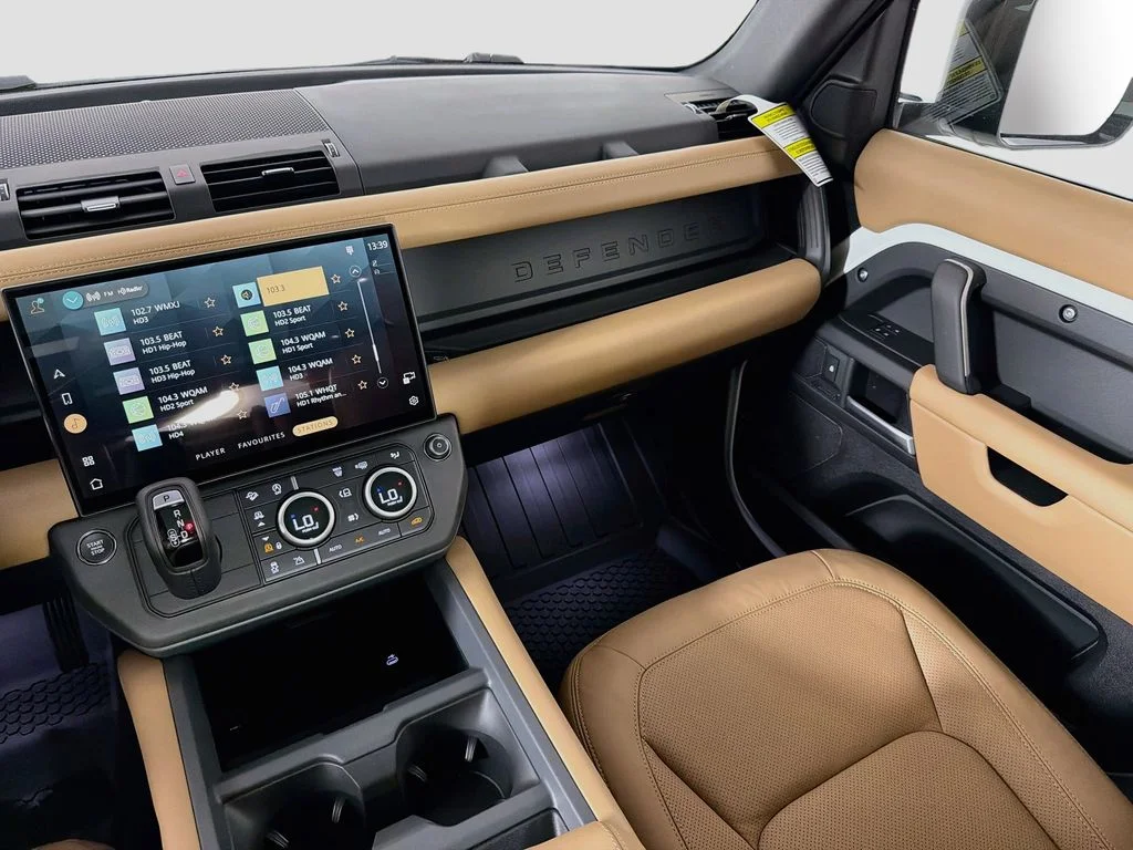 New 2026 Fuji White Land Rover X-Dynamic SE image 25
