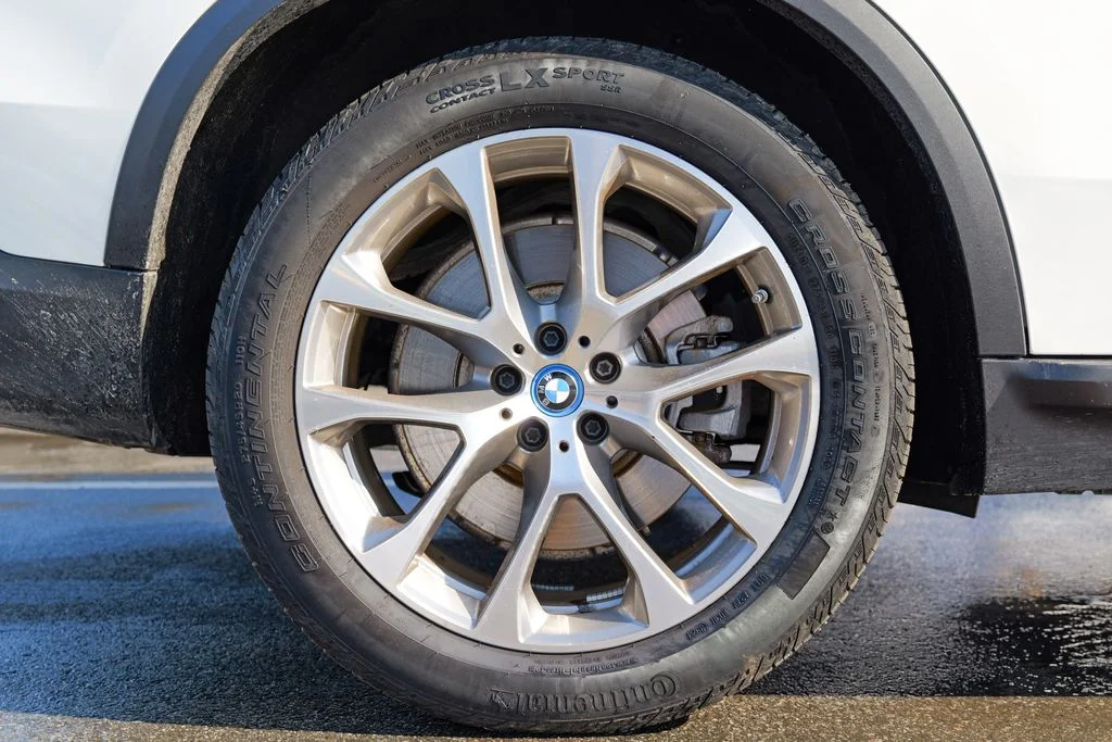 Used 2024 Alpine White BMW xDrive50e image 13