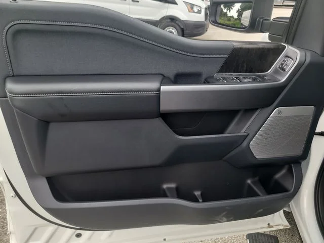 New 2025 White Metallic Ford Lariat image 17