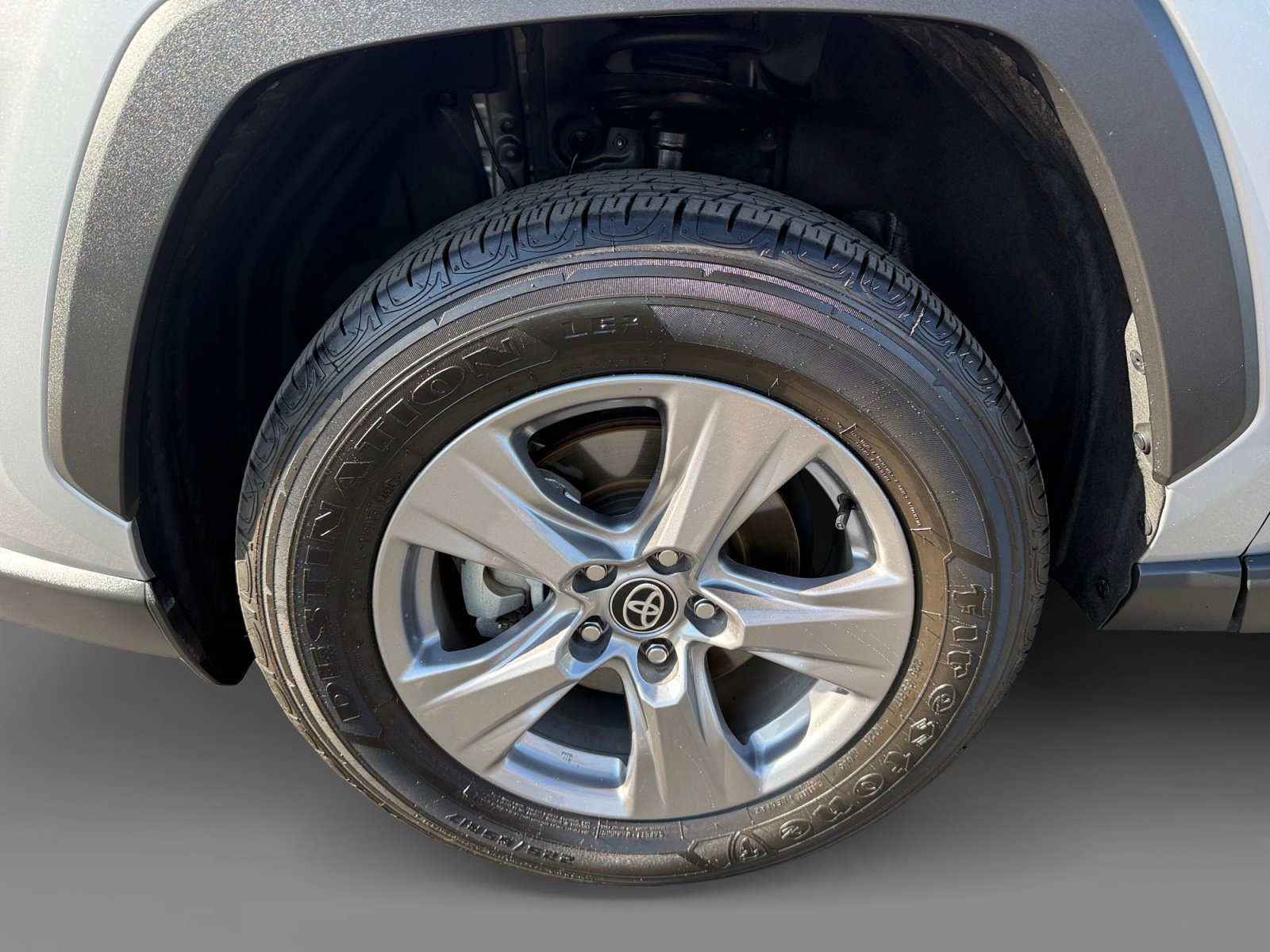 Used 2025 Silver Sky Metallic Toyota XLE image 9