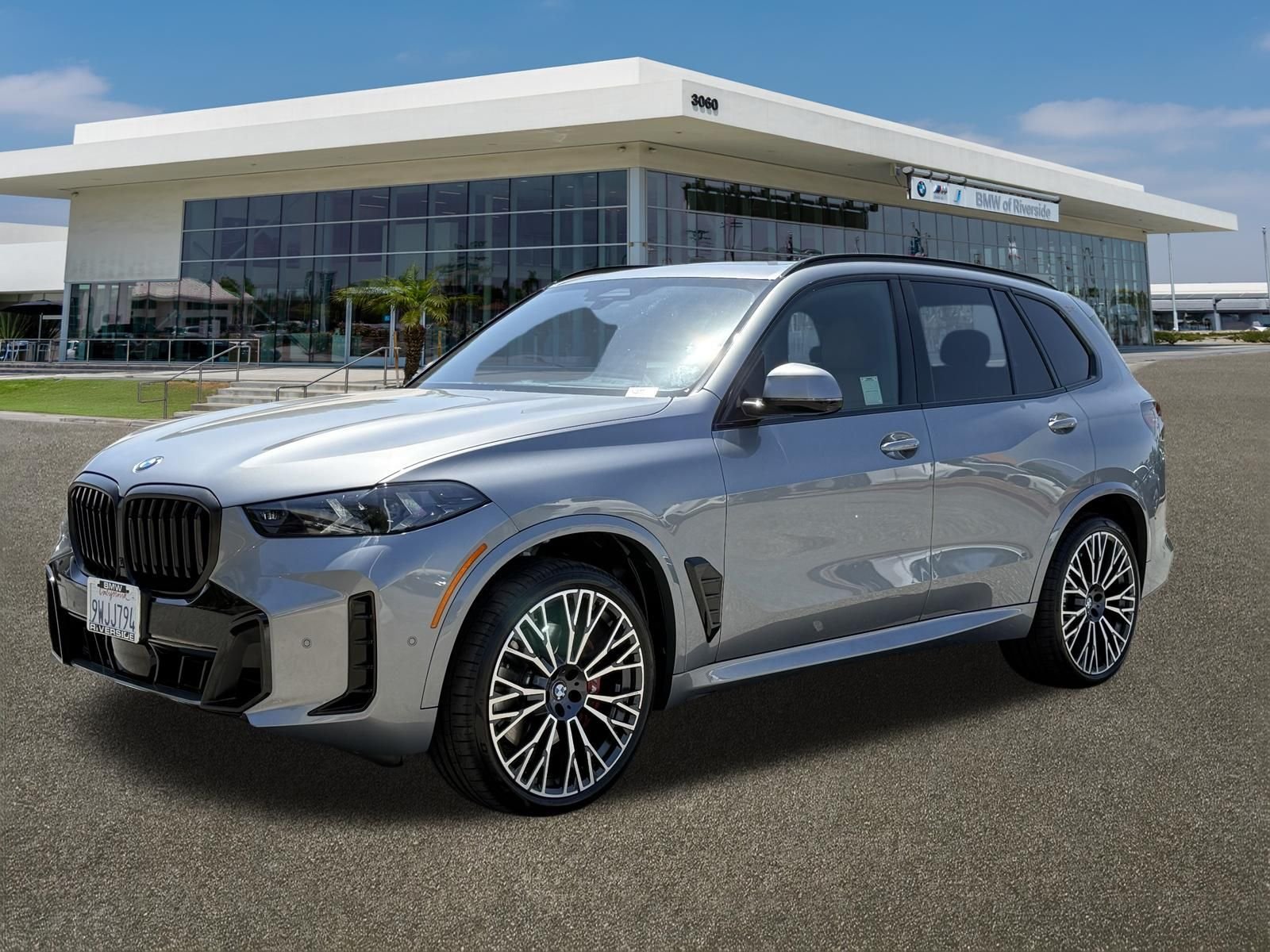 Used 2026 Skyscraper Grey Metallic BMW sDrive40i image 4