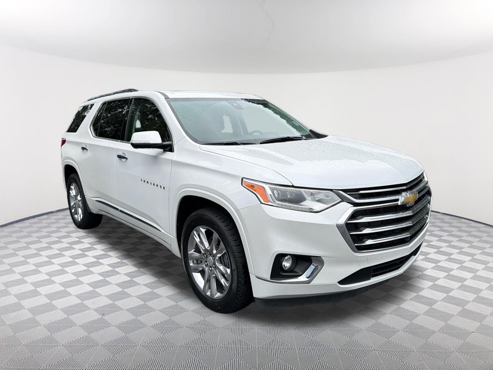 Used 2020 IRIDESCENT PEARL TRICOAT Chevrolet High Country image 3