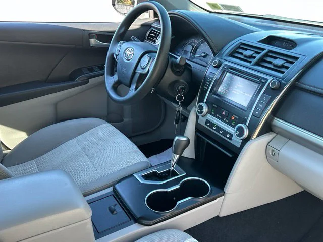 Used 2012 Silver Toyota LE image 24