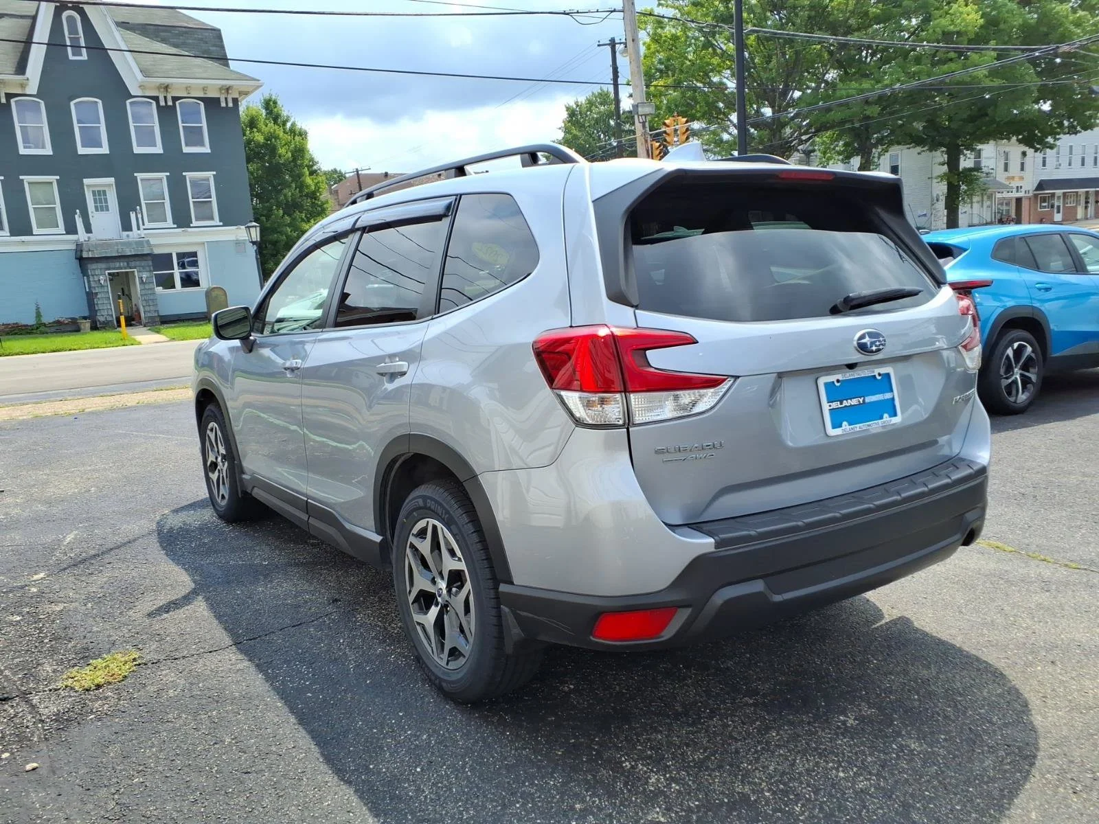 Used 2022 Ice Silver Metallic Subaru Premium image 6