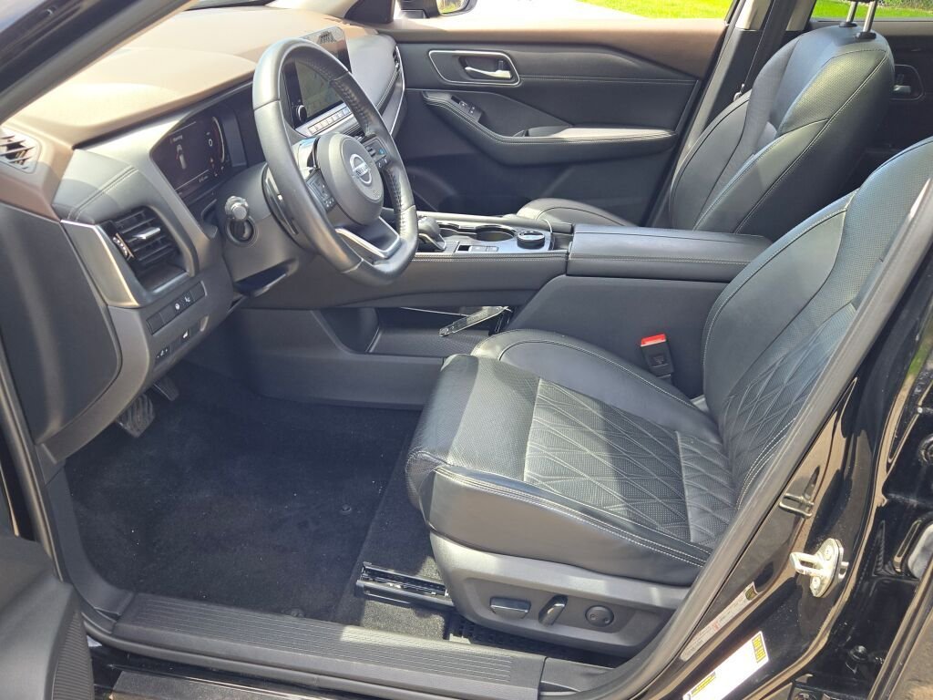 Used 2021  Nissan Platinum image 24