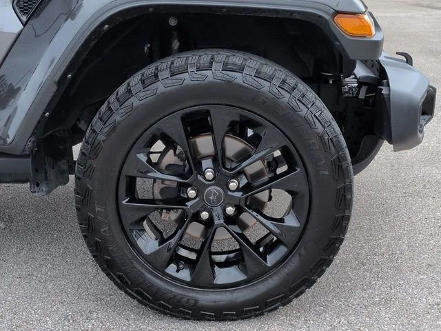 Certified Used 2025 Granite Crystal Clearcoat Metallic Jeep Nighthawk image 11