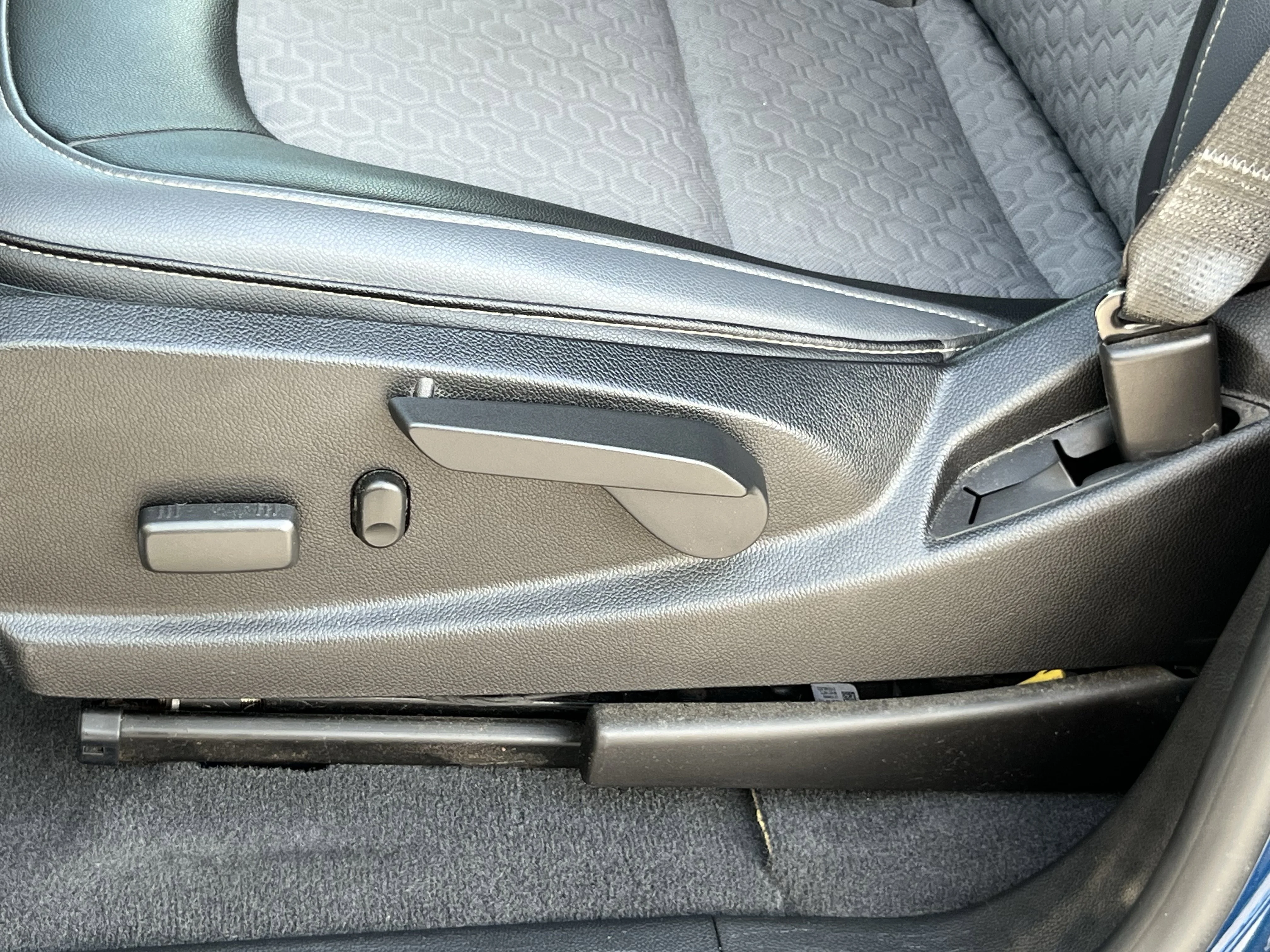 Used 2019 Pacific Blue Metallic Chevrolet Z71 image 16