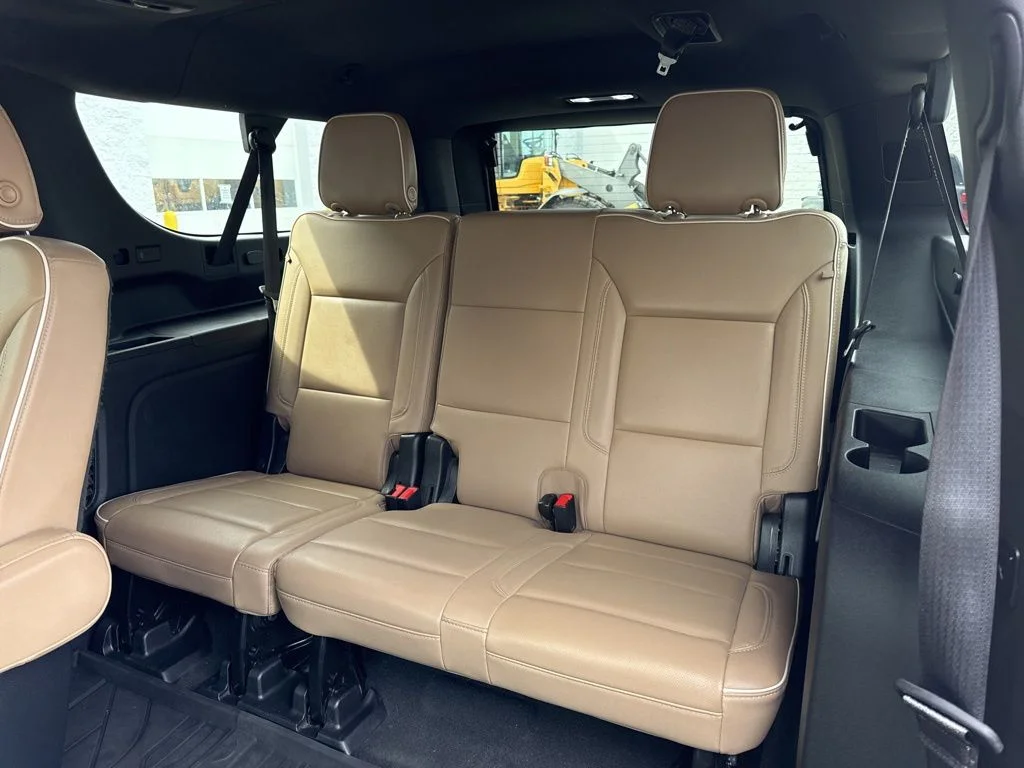 Used 2022 Iridescent Pearl Tricoat Chevrolet Premier image 37