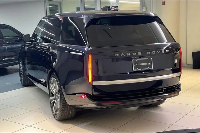 Used 2023 Blue Land Rover SV image 15