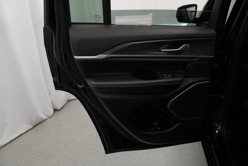 Used 2023 Black Jeep 4xe image 39