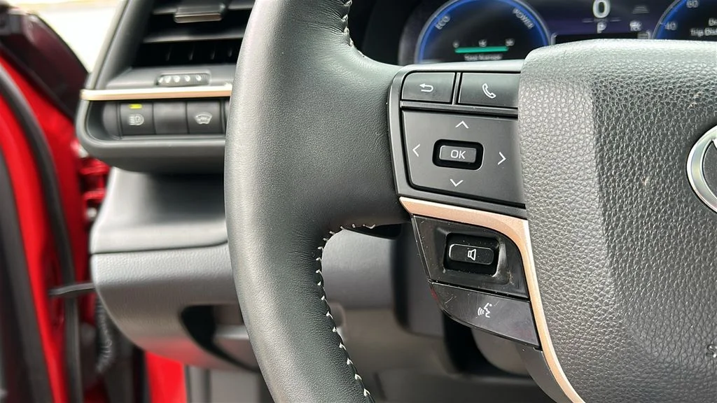 Used 2025 Red Toyota Platinum image 12