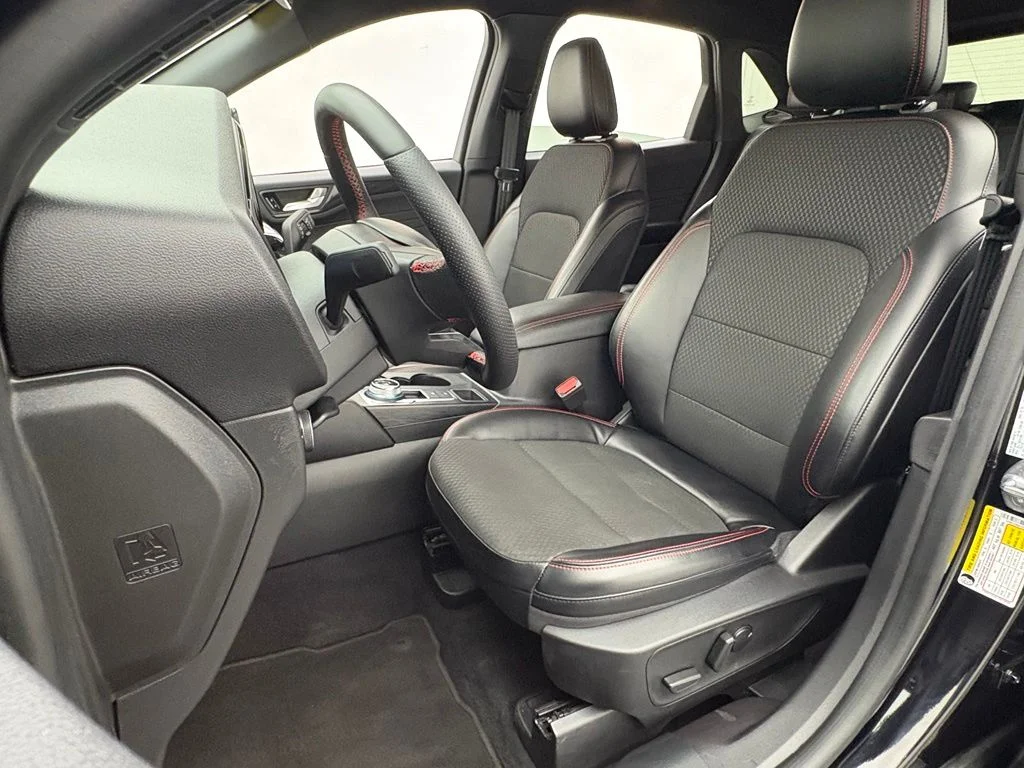 Used 2023 Agate Black Metallic Ford ST-Line Select image 19