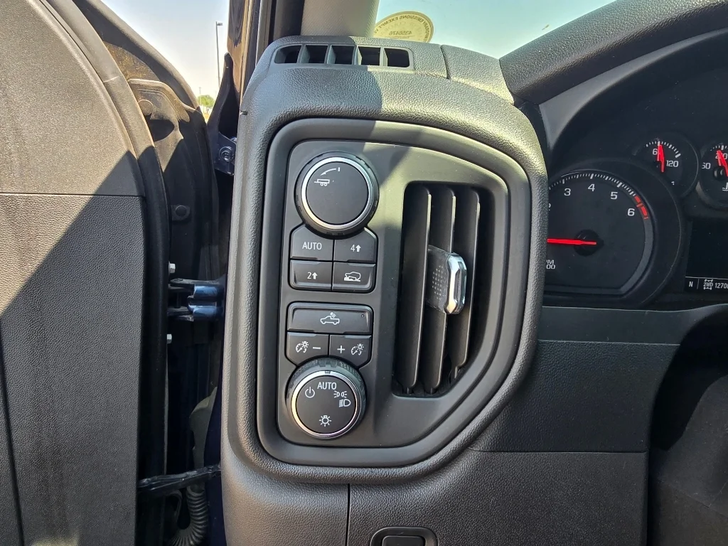 Used 2019 Northsky Blue Metallic Chevrolet Custom image 20