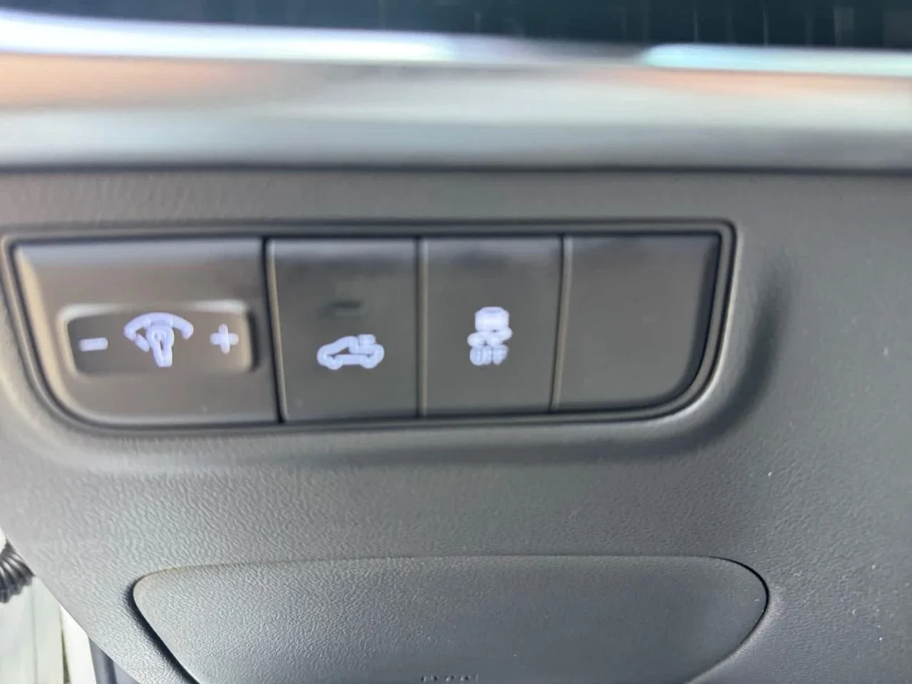New 2026 White Hyundai SEL AWD image 13